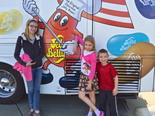Kids next to the Jelly Belly truck